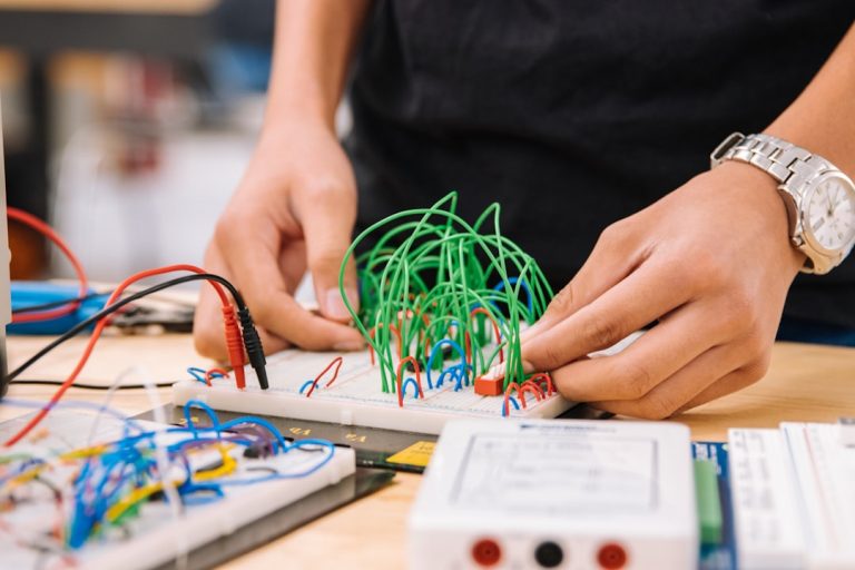 STEM Learning for Adults: Where to Start as a Beginner
